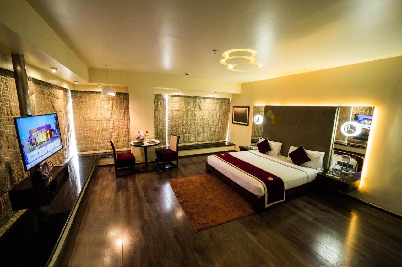 The Gold Beach Resort Даман Экстерьер фото