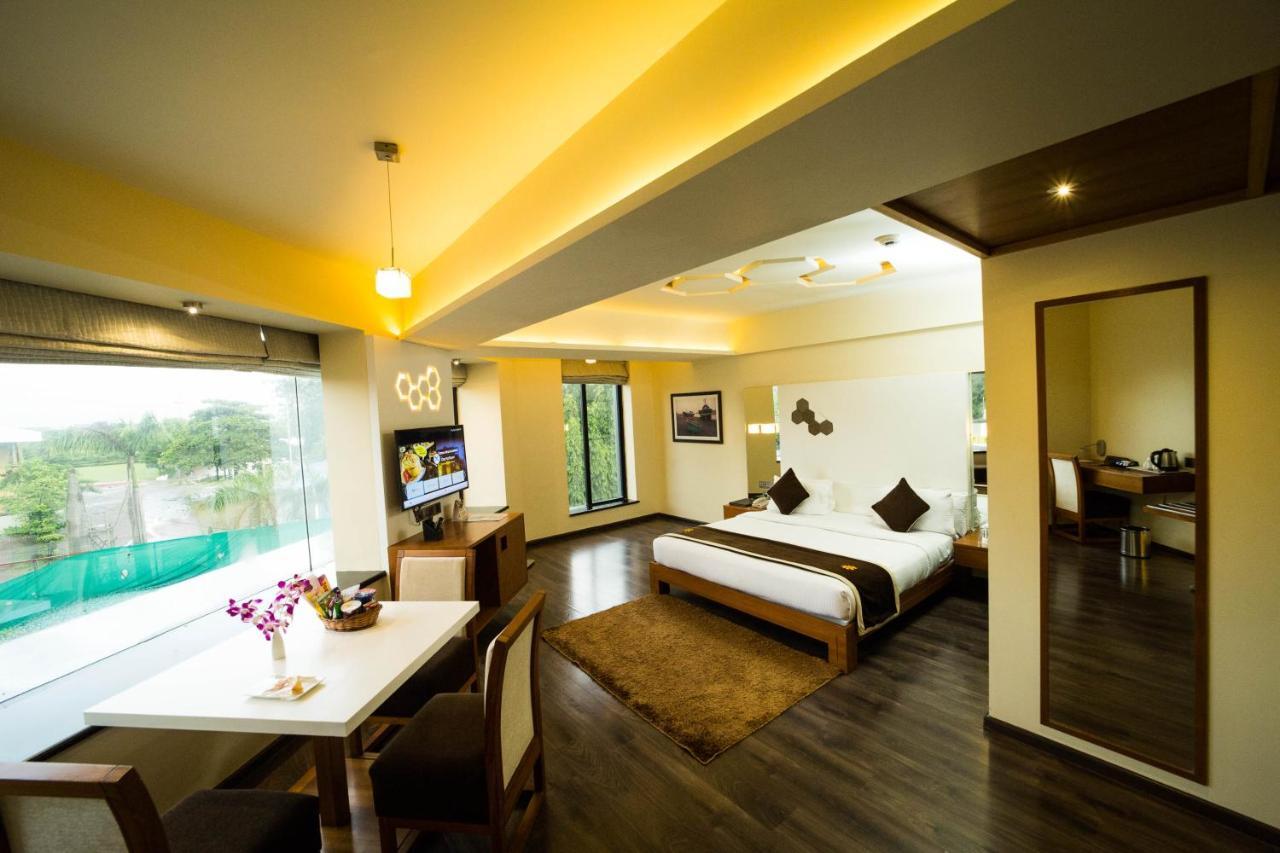 The Gold Beach Resort Даман Экстерьер фото